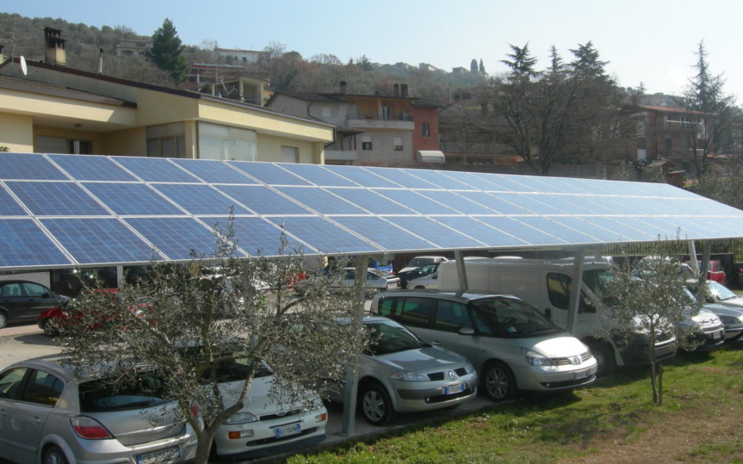 Pensilina Fotovoltaica 2 Montanti grandi dimensioni montata a Perugia