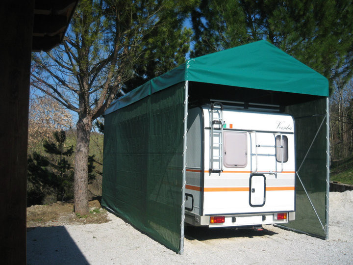 Copertura camper a casetta installata a Umbertide in Umbria