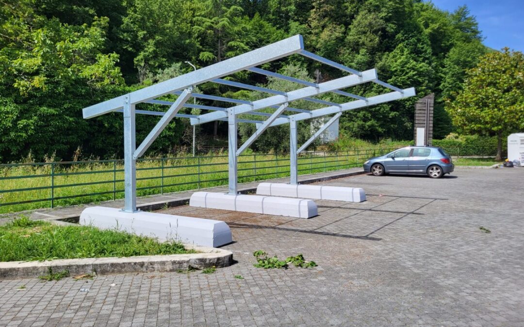 Pensilina fotovoltaica a sbalzo