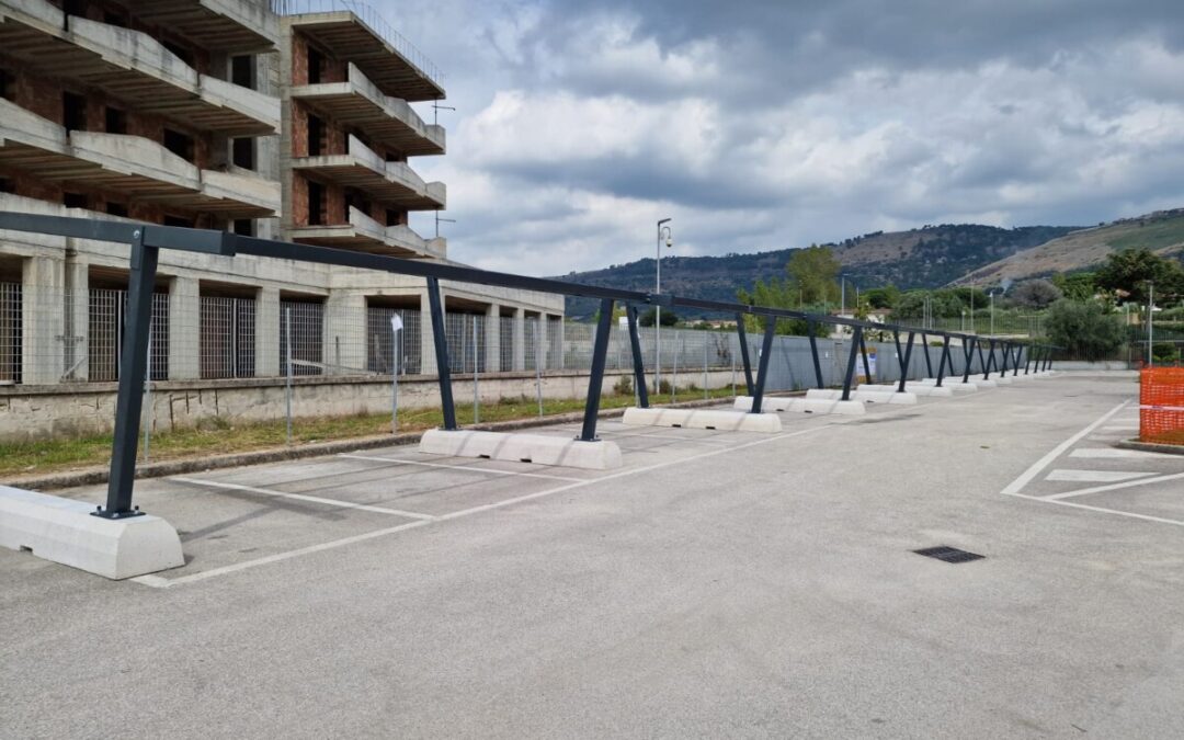 PENSILINA MODELLO A DUE MONTANTI DI GRANDI DIMENSIONI